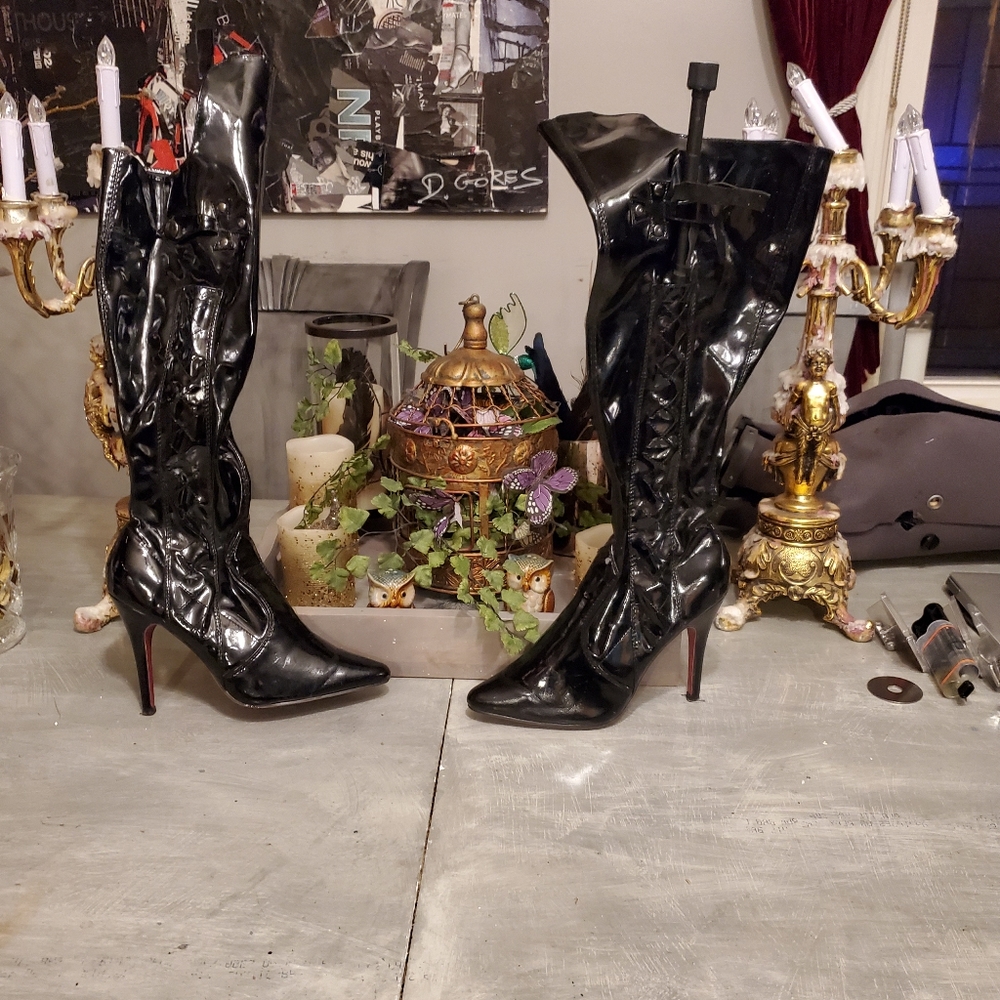Ellie dominatrix boots with riding crop